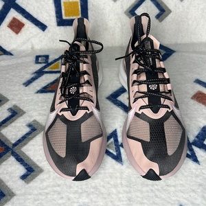 Women Nike Zoom Gravity Sneaker